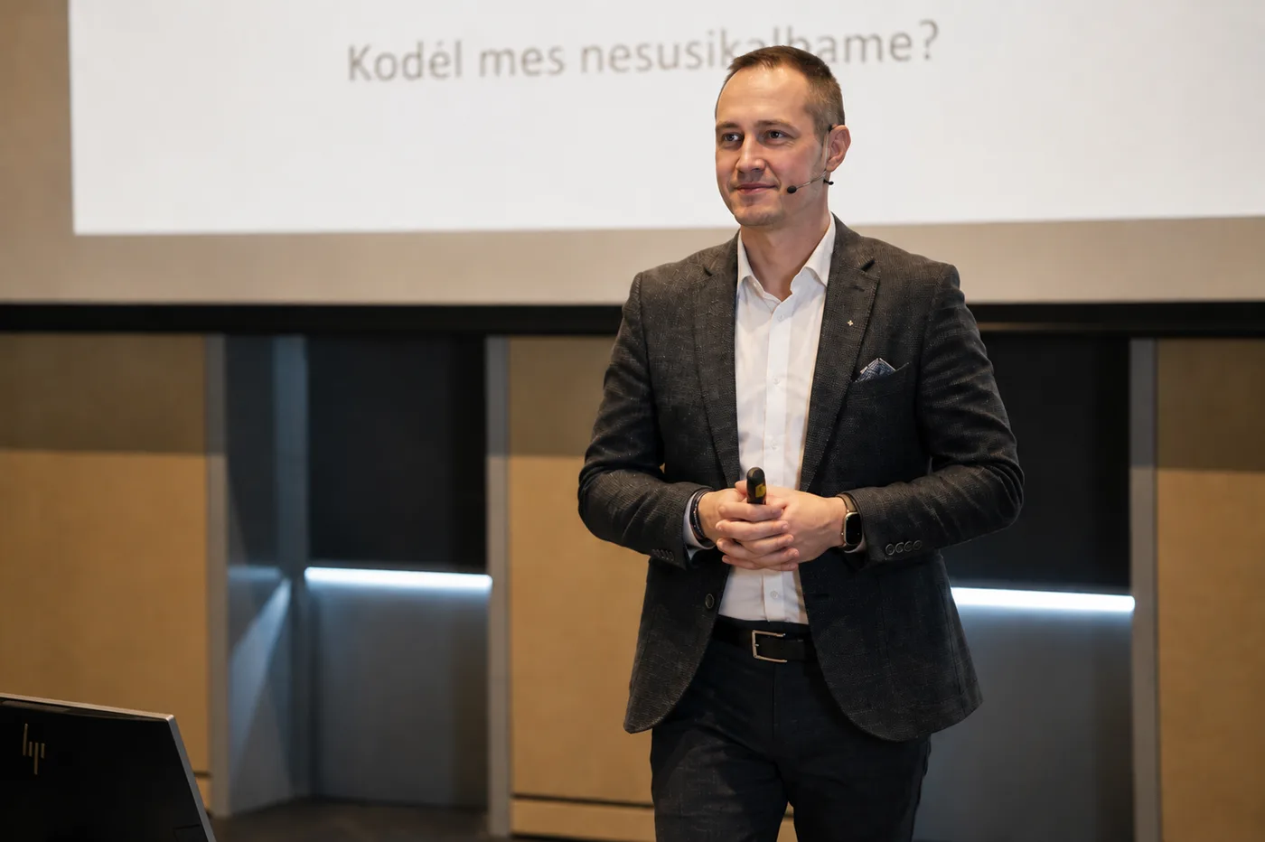 Saulius Kromalcas lecturing